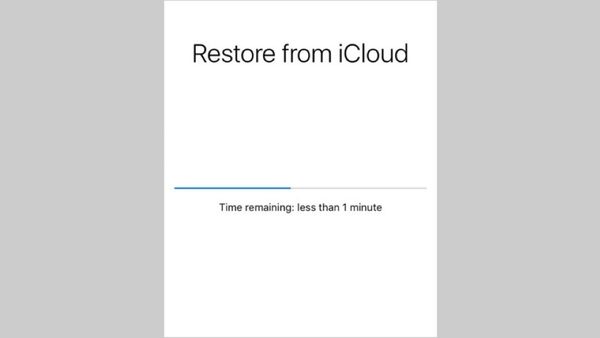 Chọn vào Khôi phục từ bản sao lưu iCloud (Restore from iCloud Backup)