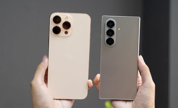 So sánh Samsung Galaxy Z Fold7 và iPhone 16 Pro Max về vật liệu và độ bền