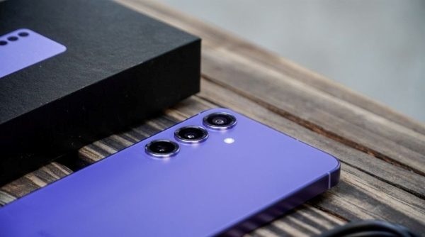 Điện thoại Samsung màu tím đã trở thành biểu tượng của sự phá cách